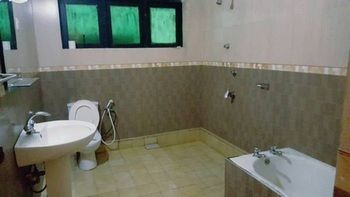 Oyo 479 Water Front Hotel