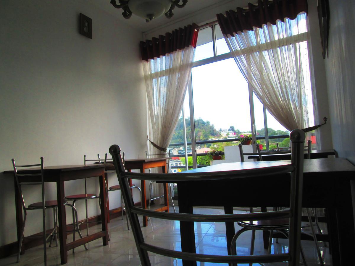 Hotel Kandyan Sweet 3*