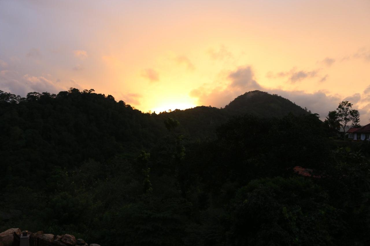 Lodge Sanatha Suwaya *