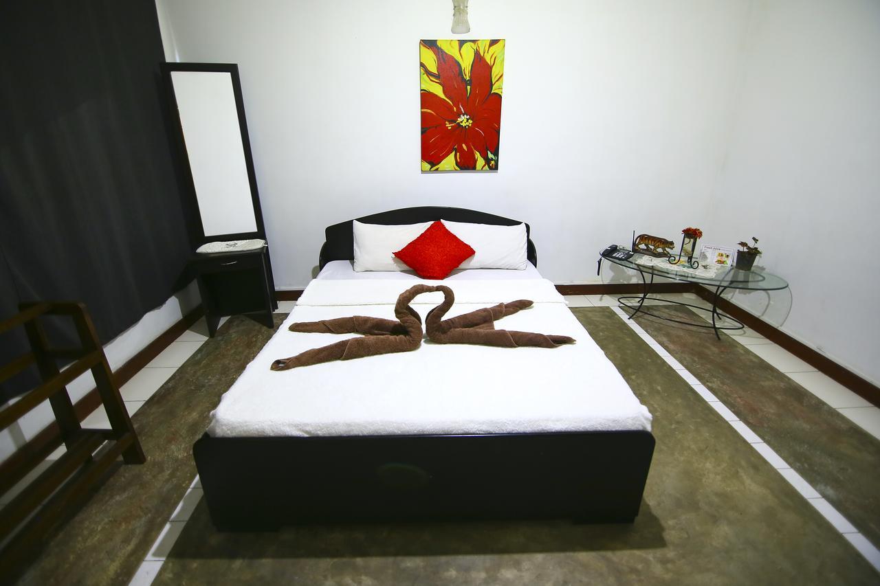 Lodge Crystal Kandy