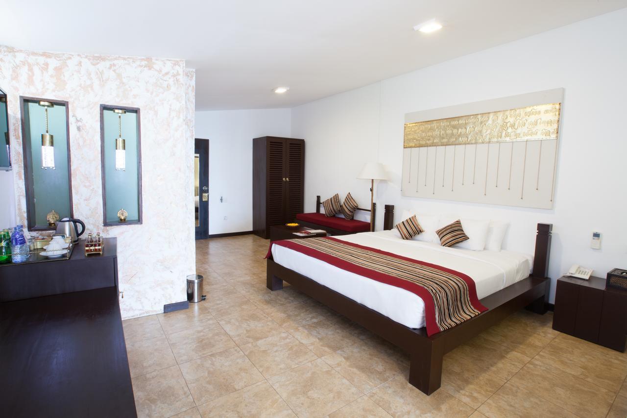 Hotel The Theva Residency