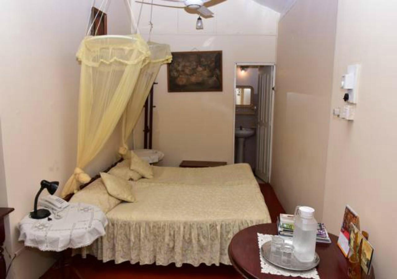Lake Bungalow Guest house Kandy