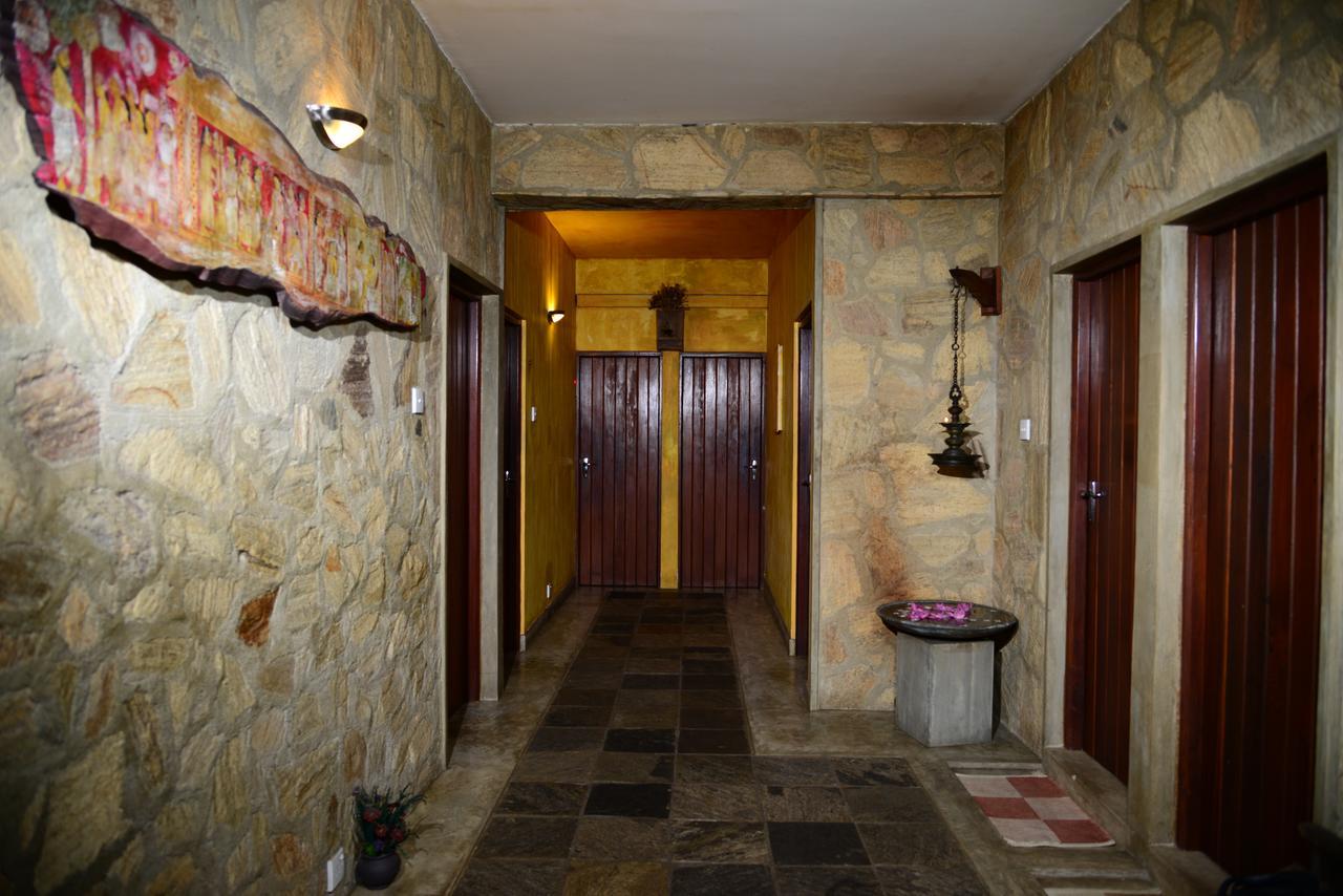 Hotel The Royal Mall Kandy