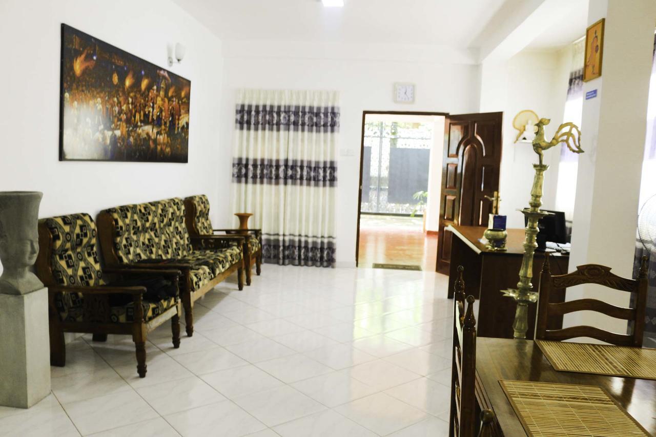 Yoho Travellers Guest house 3*