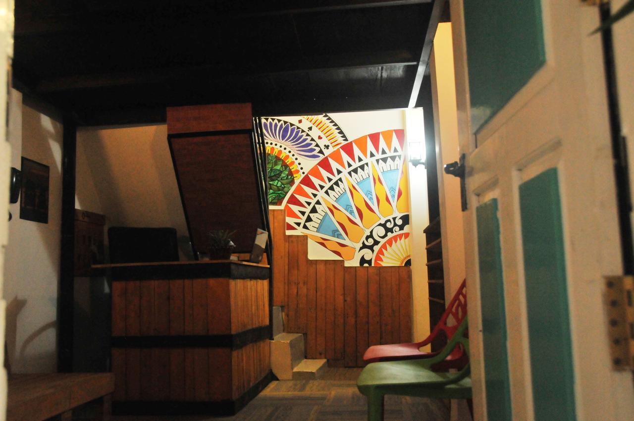Mid Town Hostel *