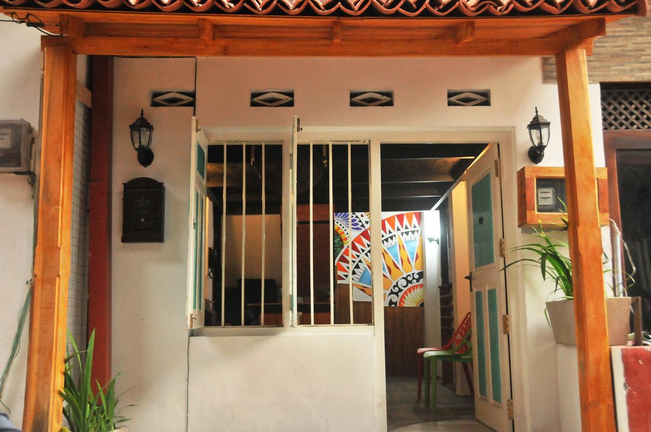Mid Town Hostel *