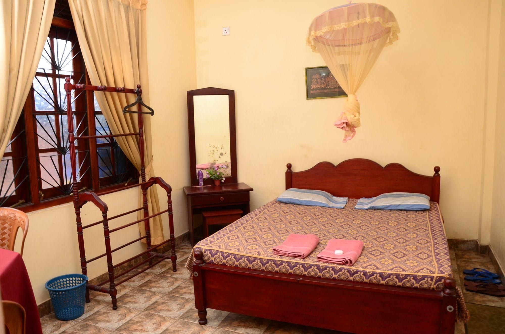 Hotel Oyo 433 Paradise 3*
