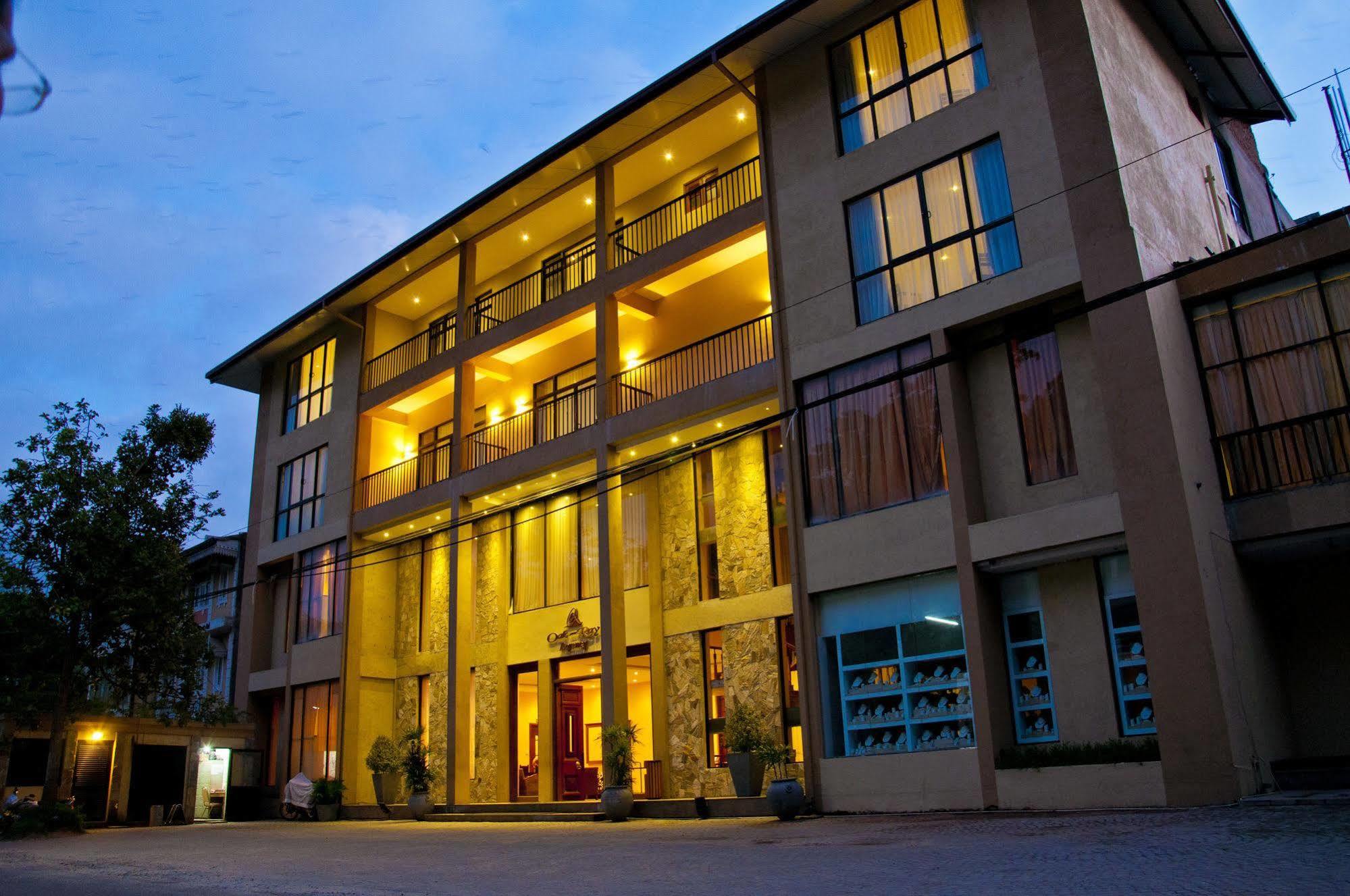 Hotel Oak Ray Regency Kandy