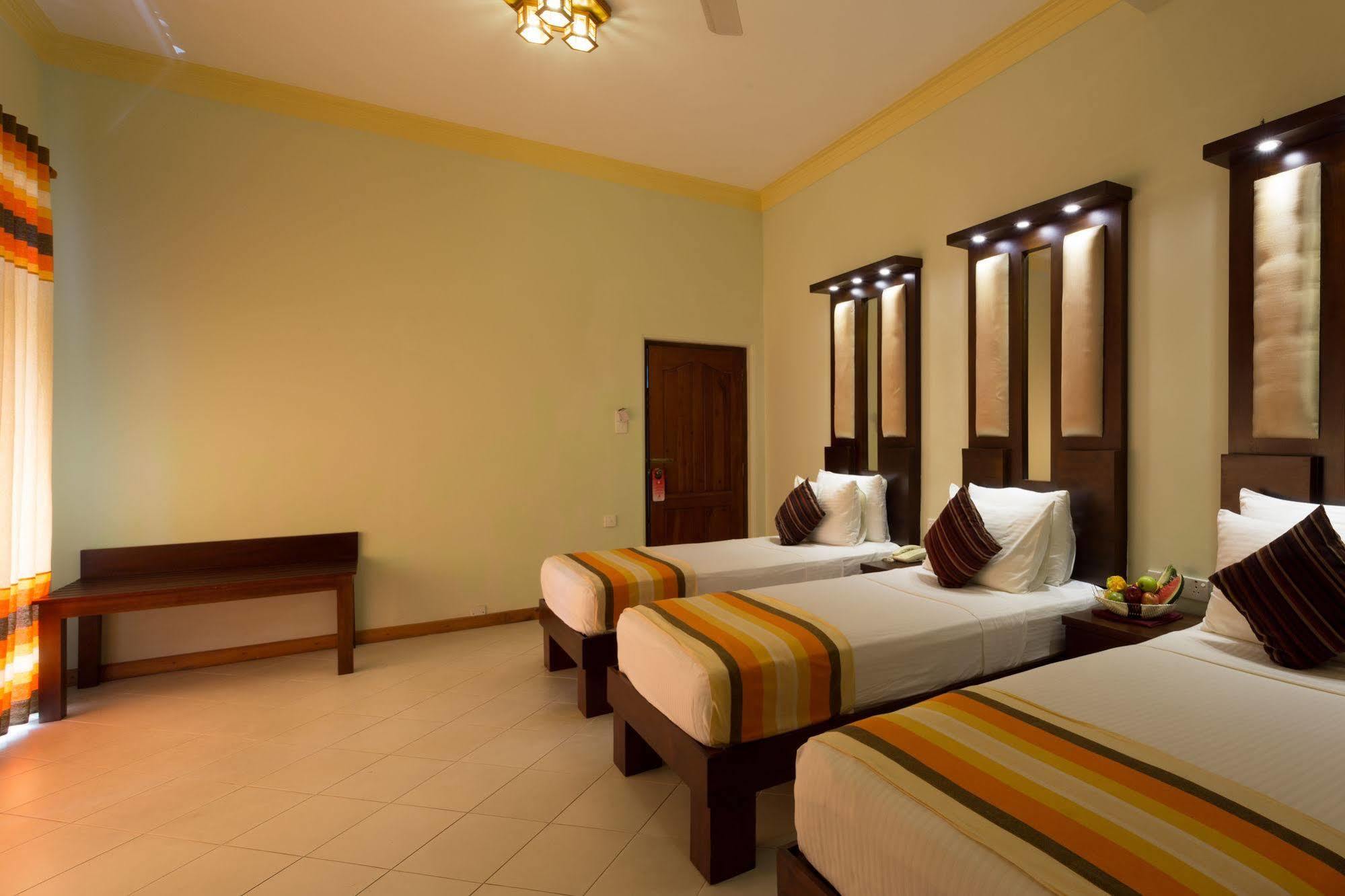 Oak Ray Serene Garden Hotel 4*