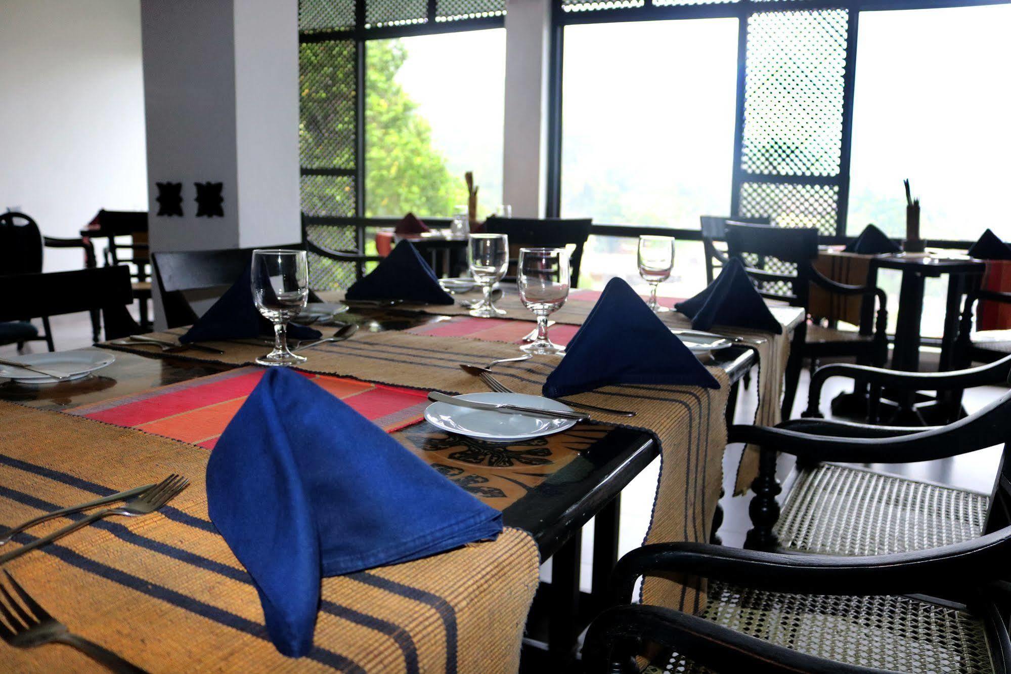 Hilltop Hotel Kandy