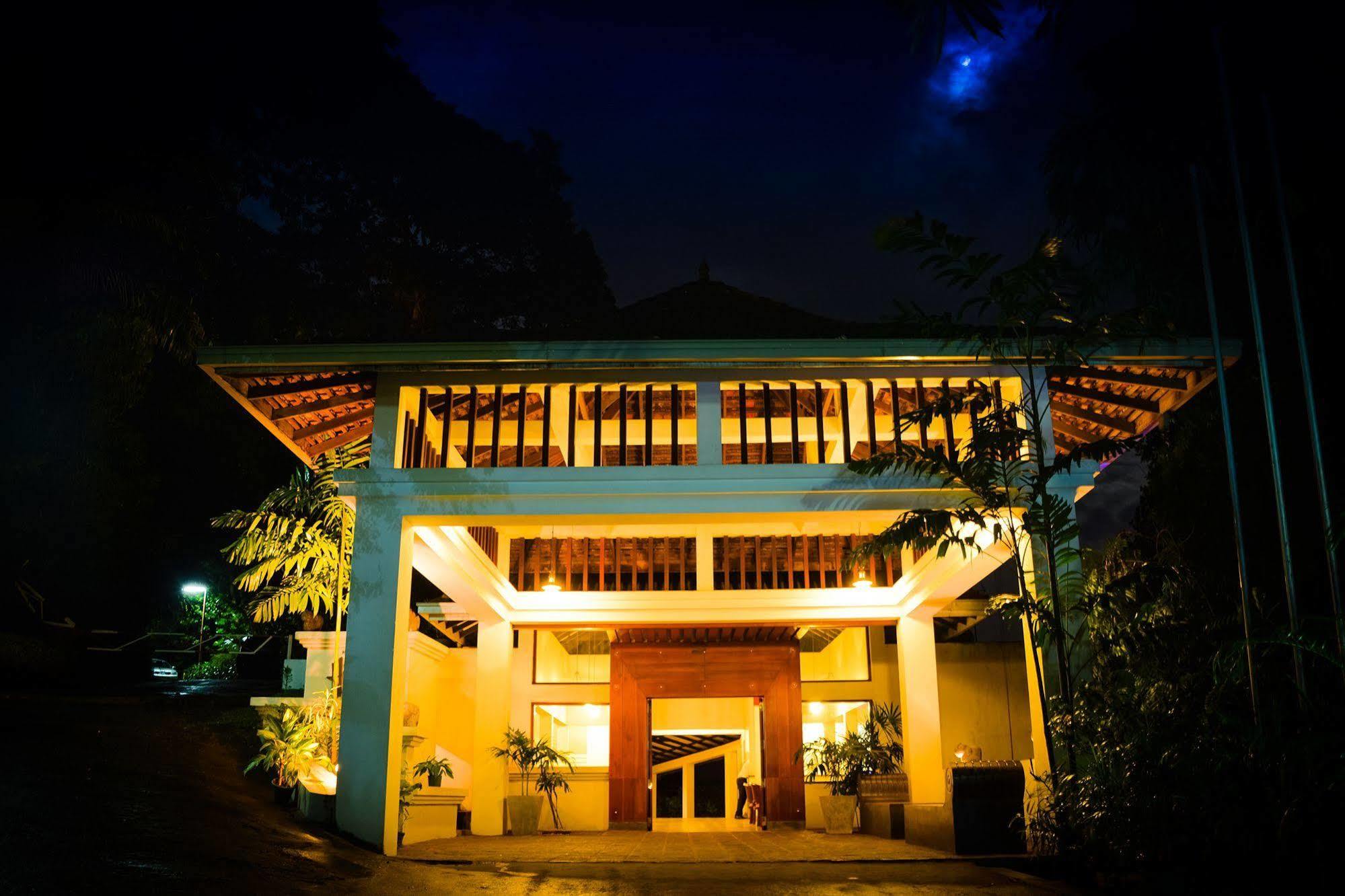 Hilltop Hotel Kandy