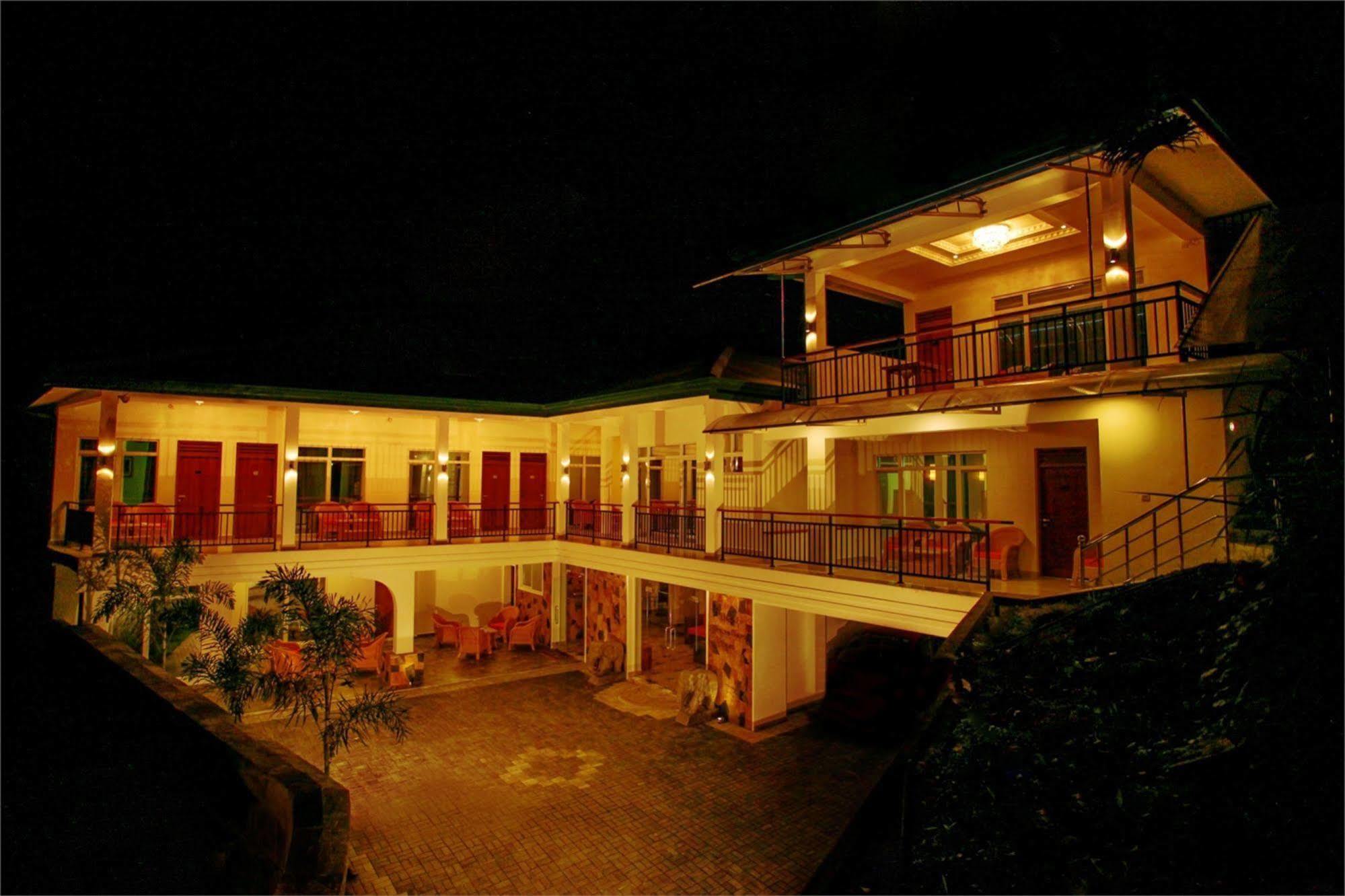 Hotel Travellers Nest Kandy