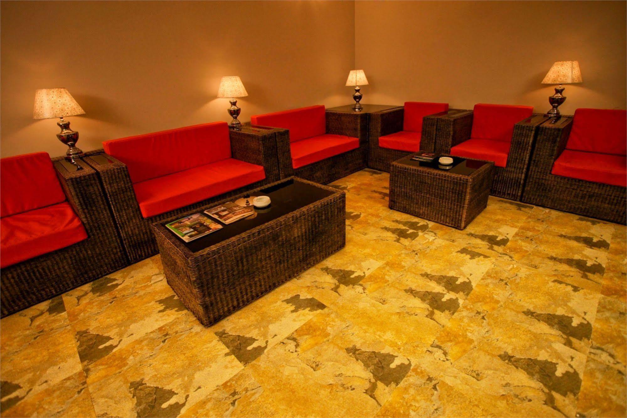 Travellers Nest Hotel