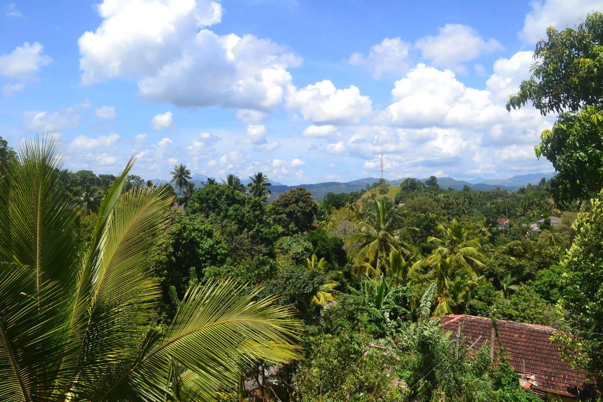 Blue Haven 3* Kandy