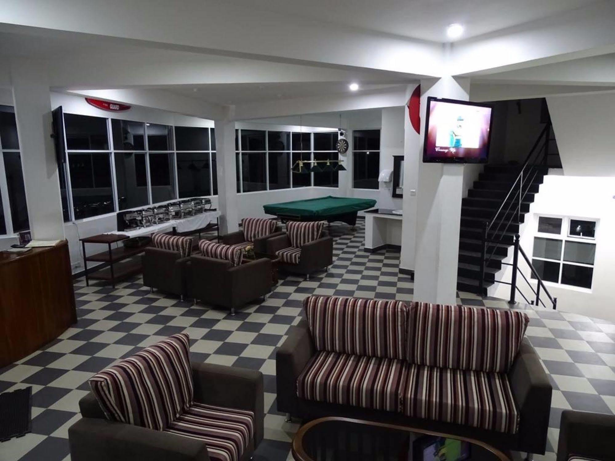 Supreme Hotel Kandy