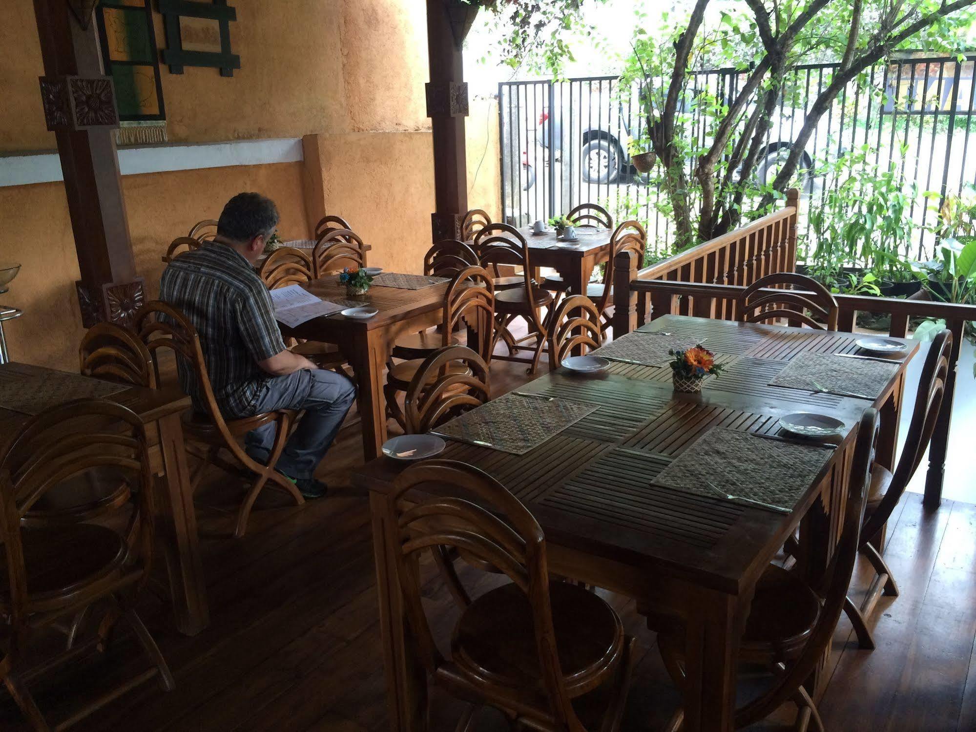 Ceyloni Residency Hotel 2*