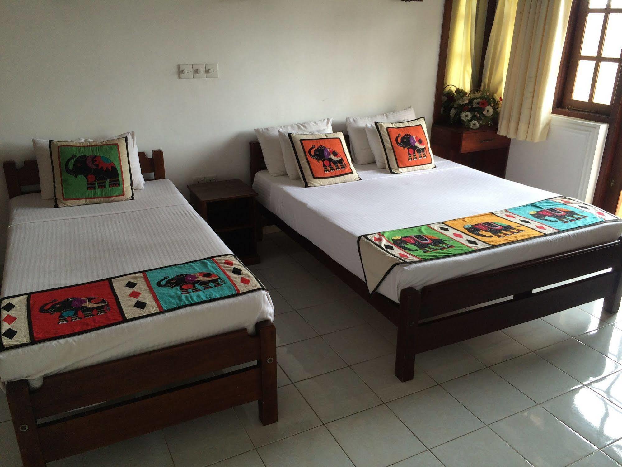 Ceyloni Residency Hotel 2*