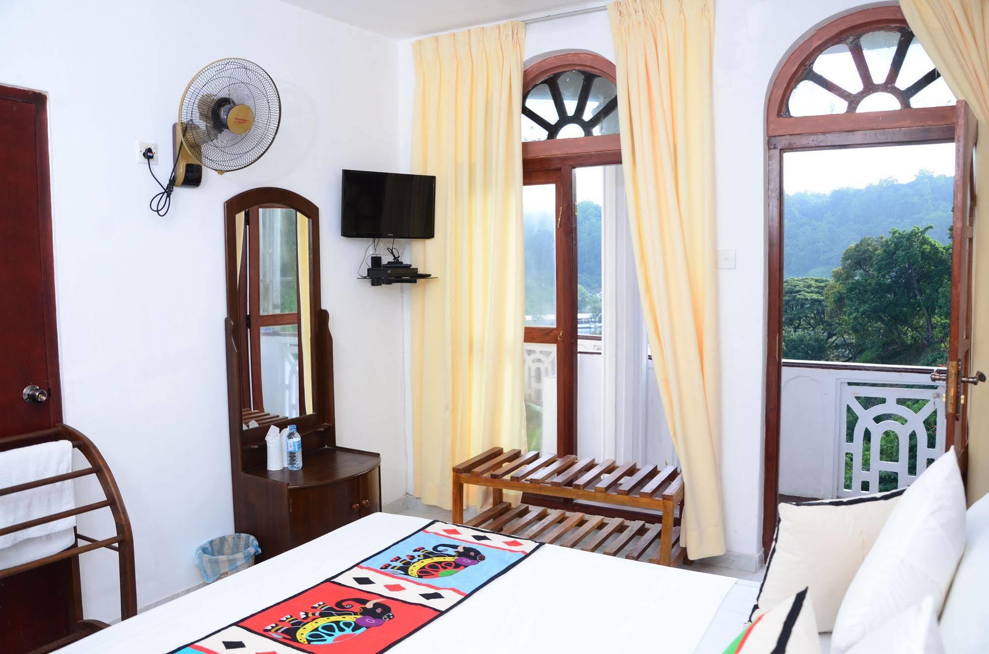 Ceyloni Residency Hotel