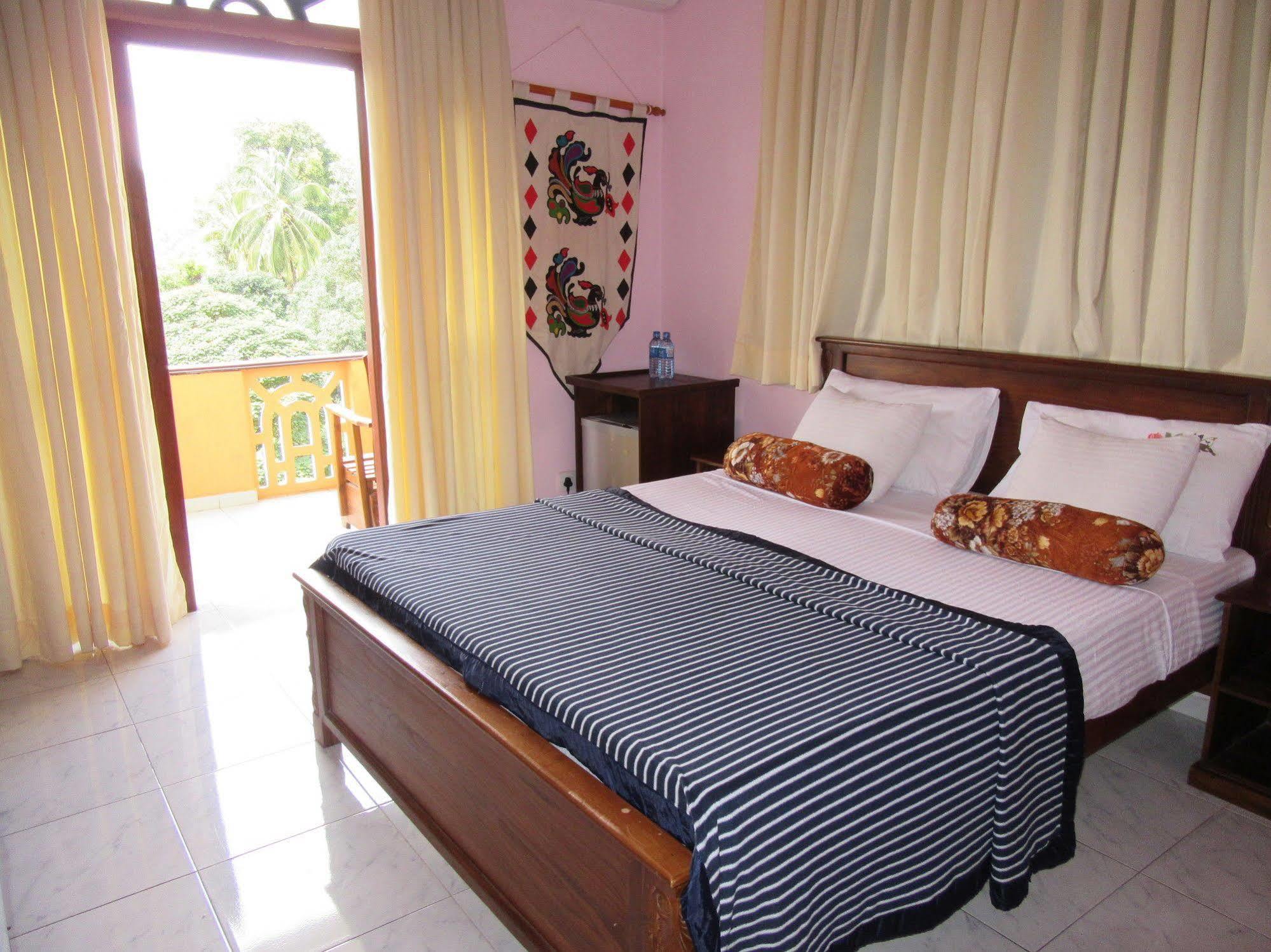 Ceyloni Residency Hotel Kandy