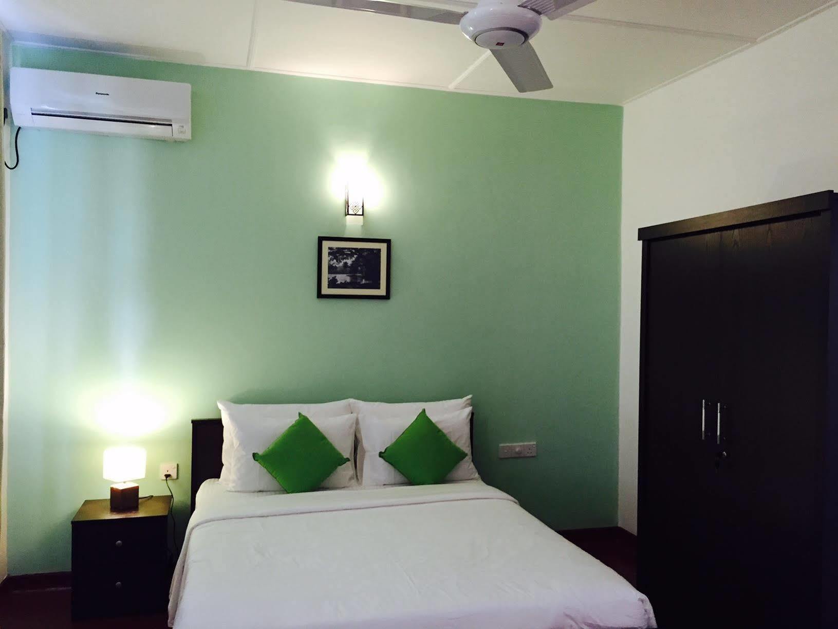 Bed & Breakfast Riverdale Breeze 2*
