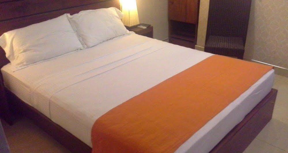 Victory Hotel 2*