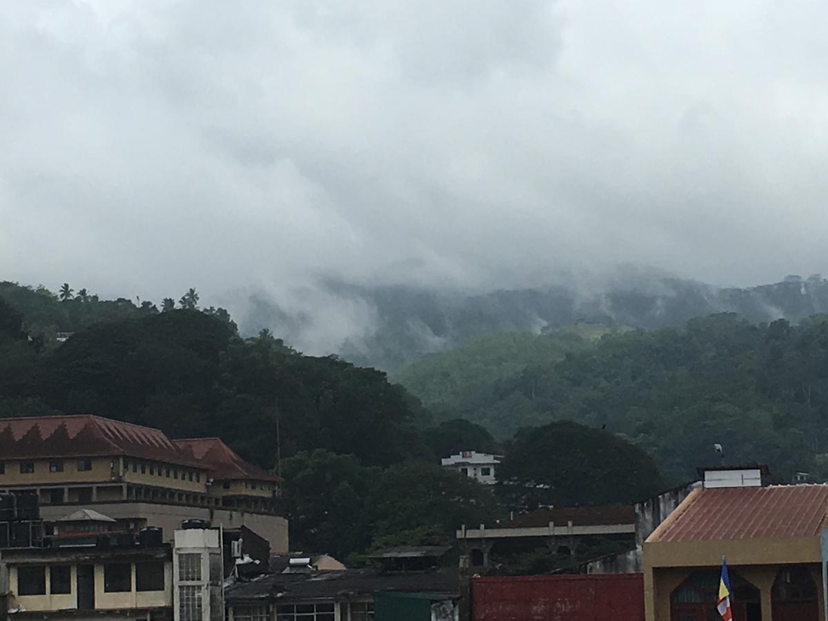 Dumbara Peak Hotel *