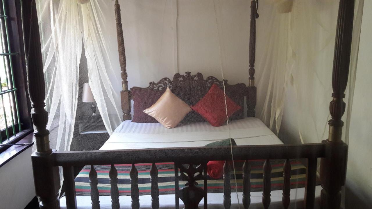 Homestay Traditional Kandyan House