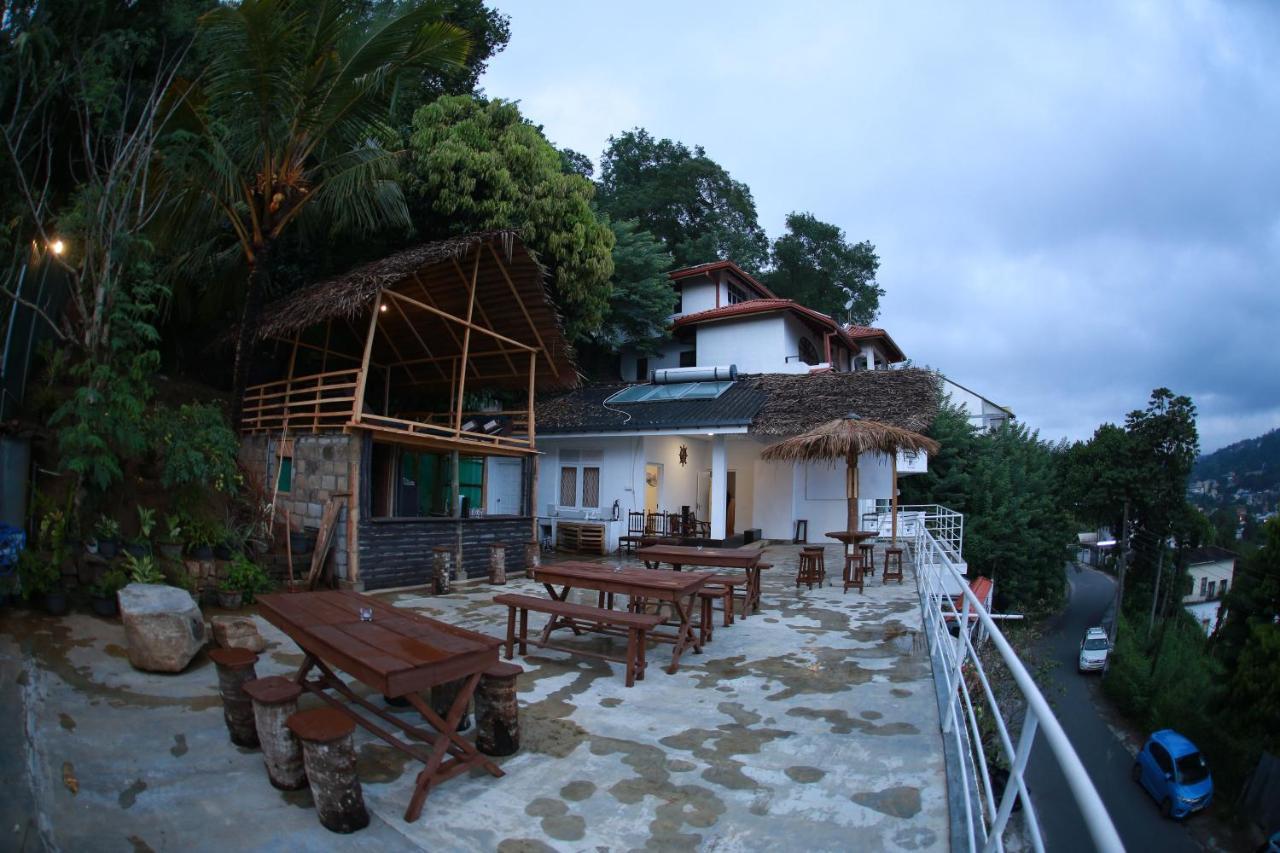 Deck On The Hills Hostel *
