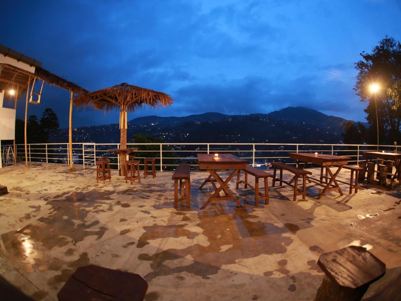 Deck On The Hills Hostel *