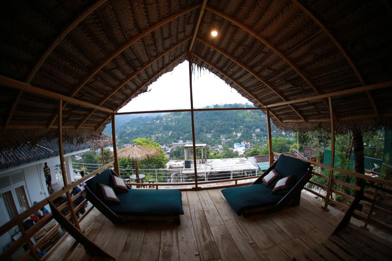 Hostel Deck On The Hills