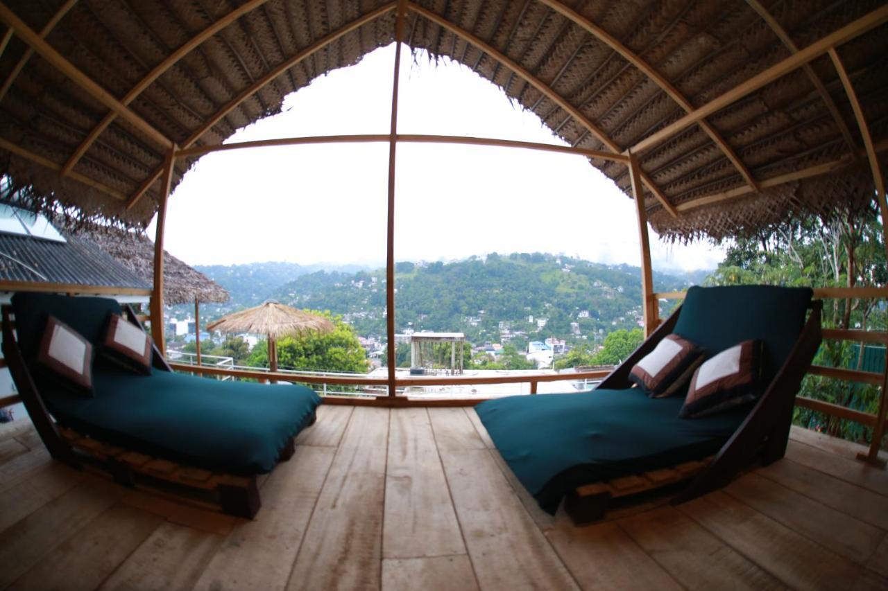 Deck On The Hills *