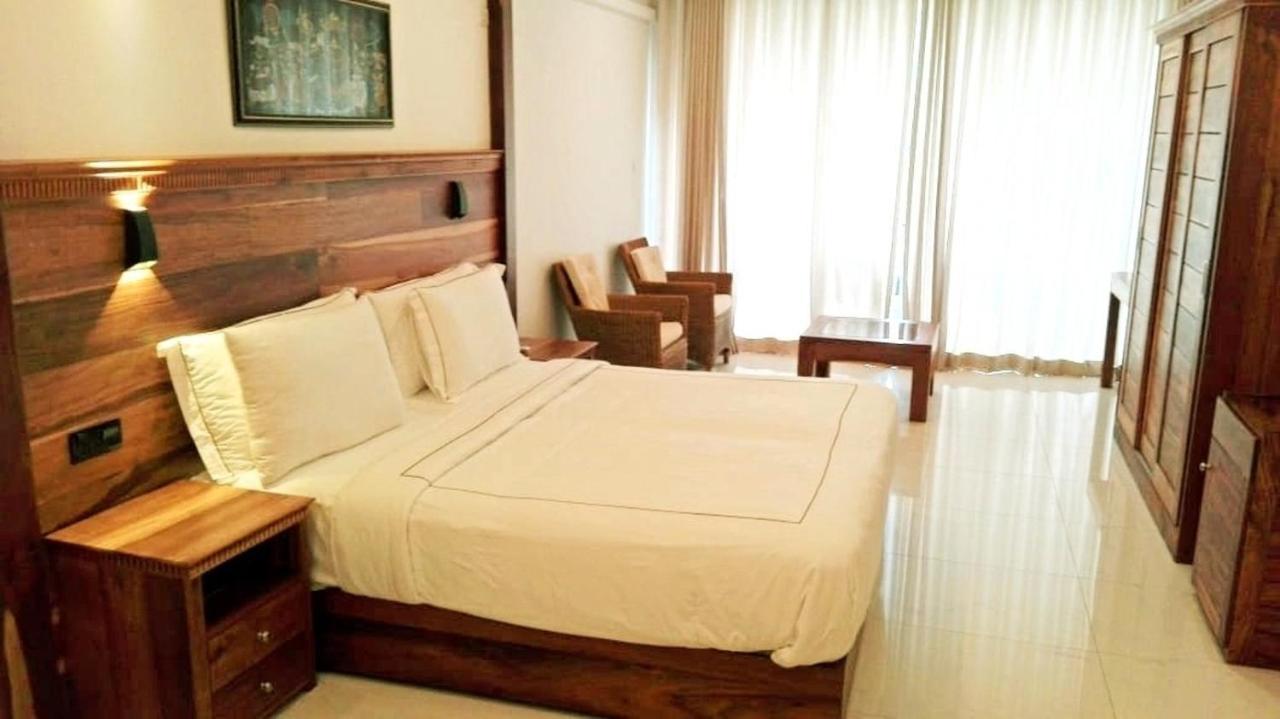 Lakewood 4*