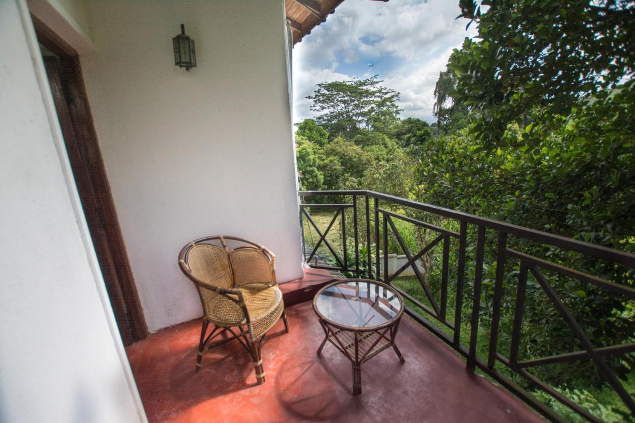 Kandyan Glory Hanthana Kandy
