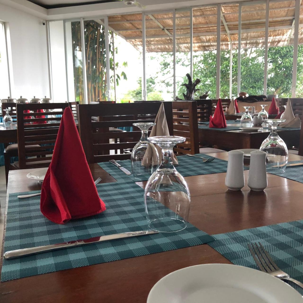 Hotel Emerald Hill 4*