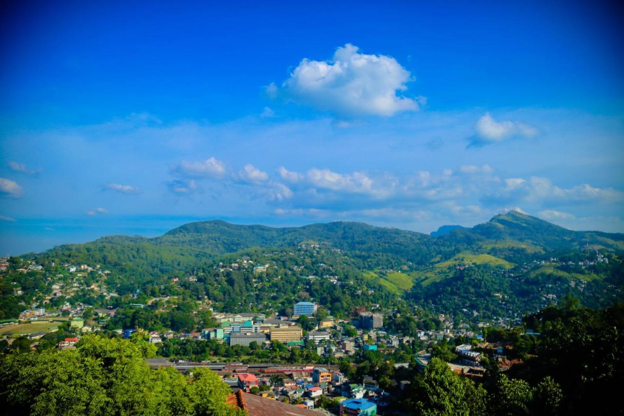 Homestay The Views - 360 Mountain View