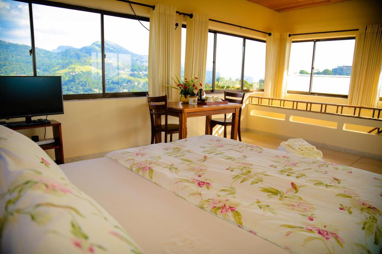 Homestay The Views - 360 Mountain View
