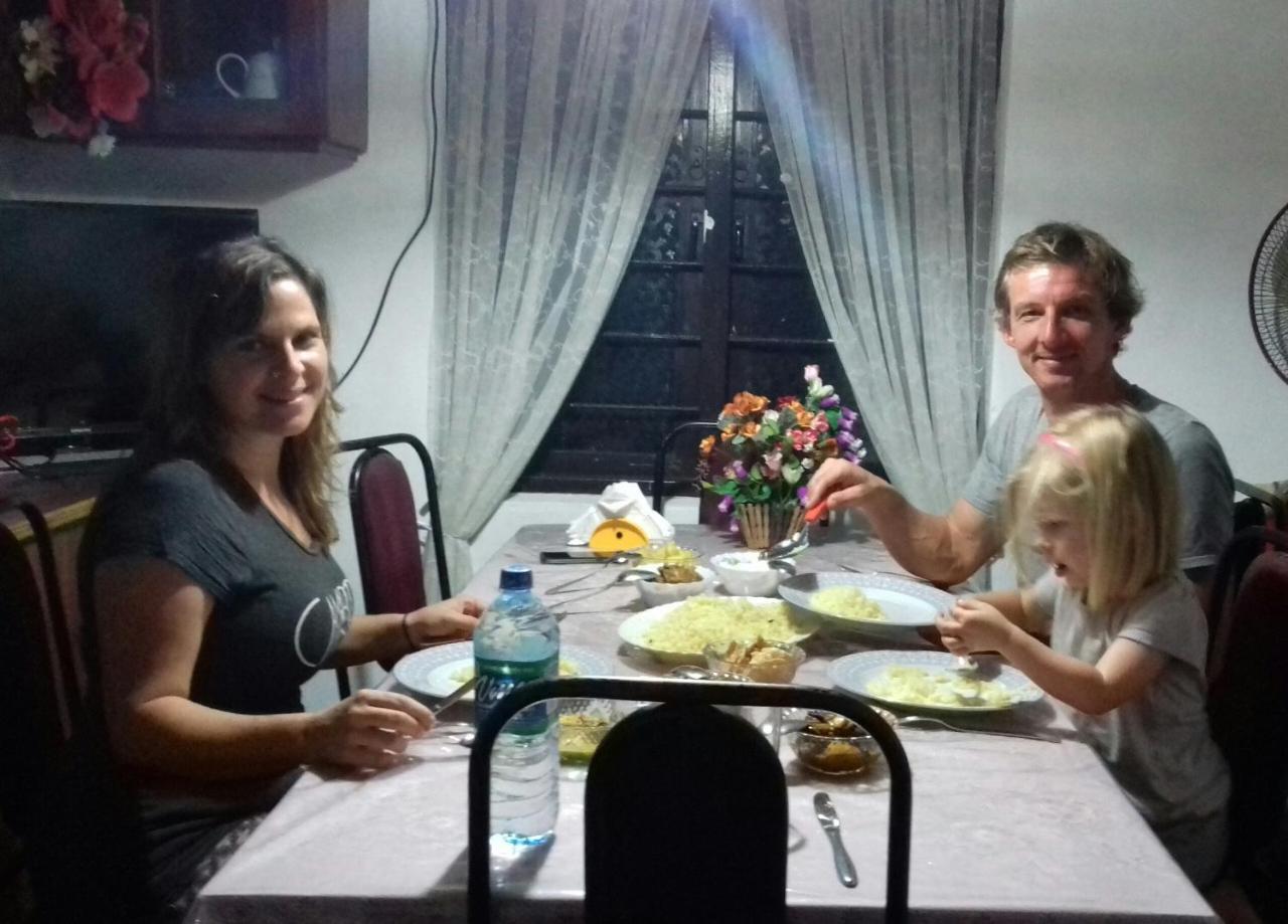 Homestay Raja174 *