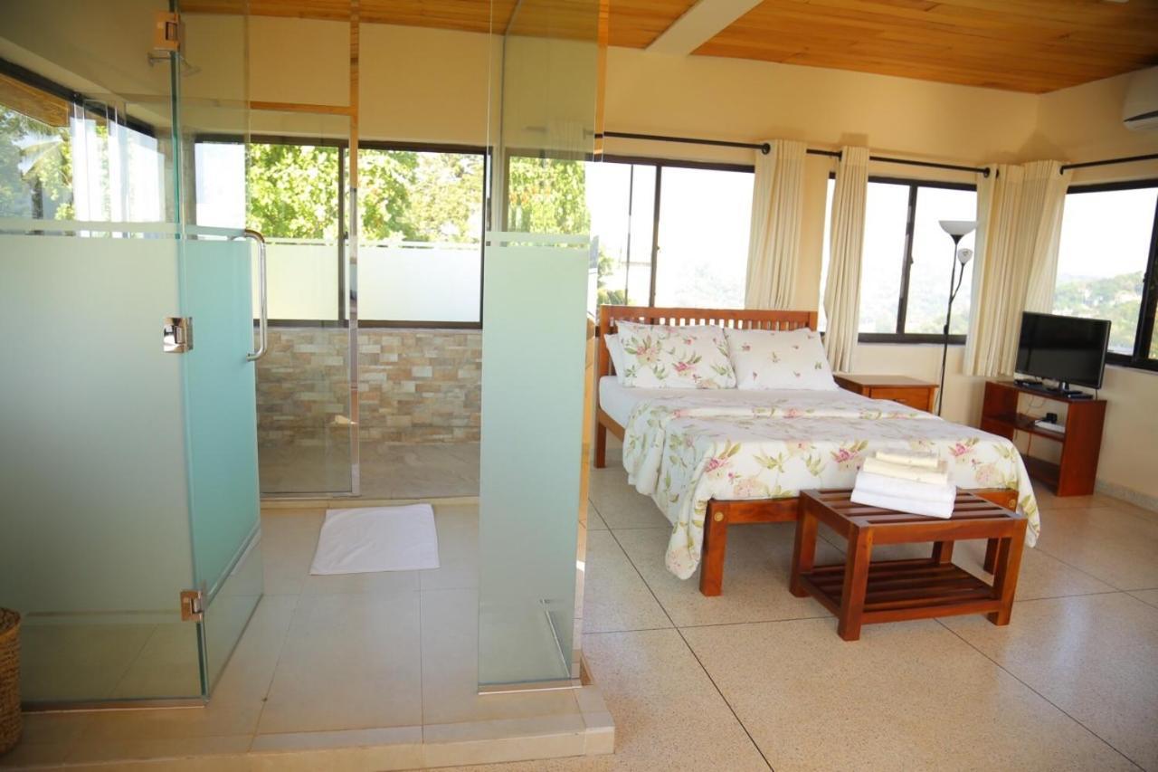 The Views - 360 Mountain View Homestay