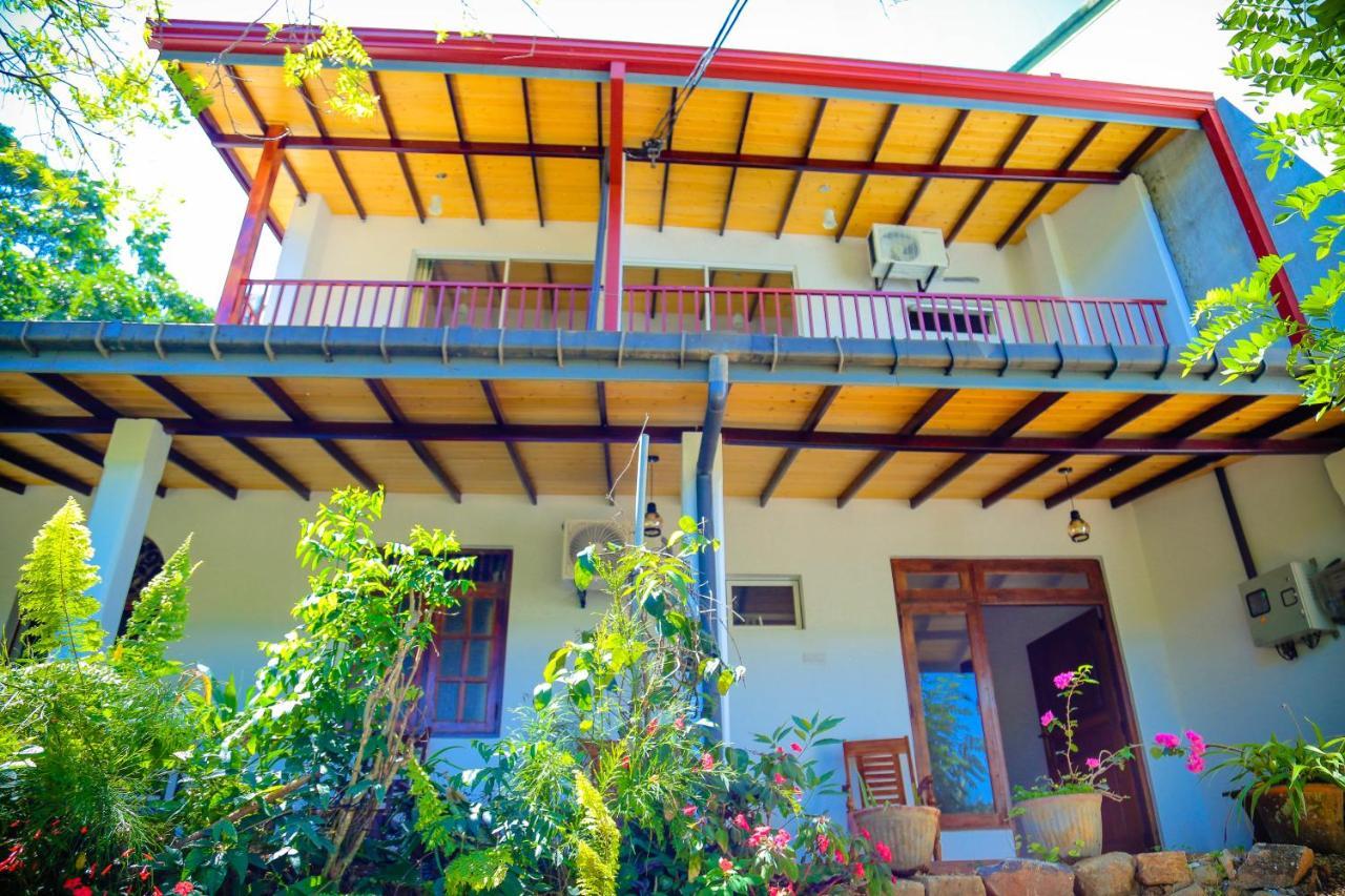White Bed & Breakfast Kandy