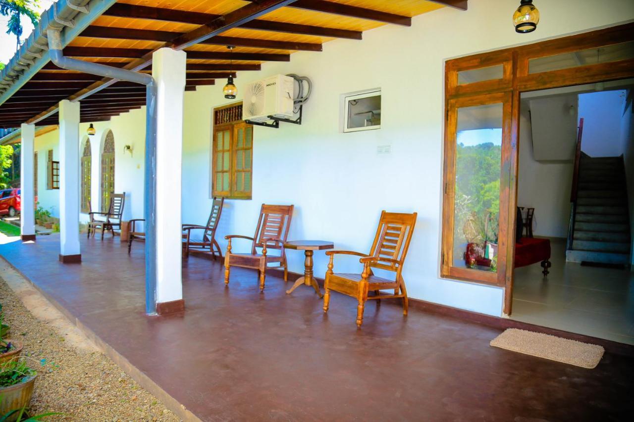 Bed & Breakfast White