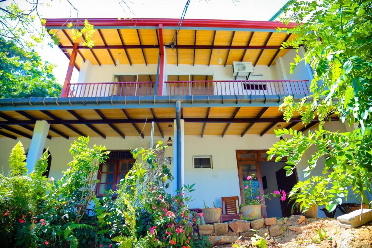 Bed & Breakfast White 3*