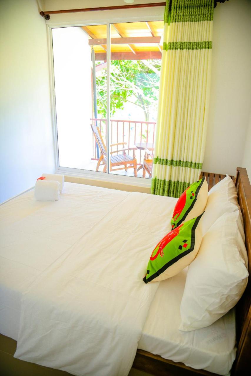 Bed & Breakfast White