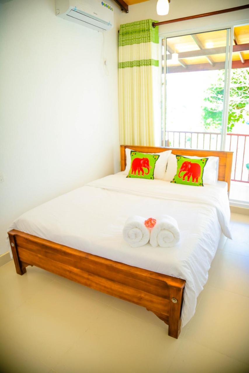 White 3* Kandy
