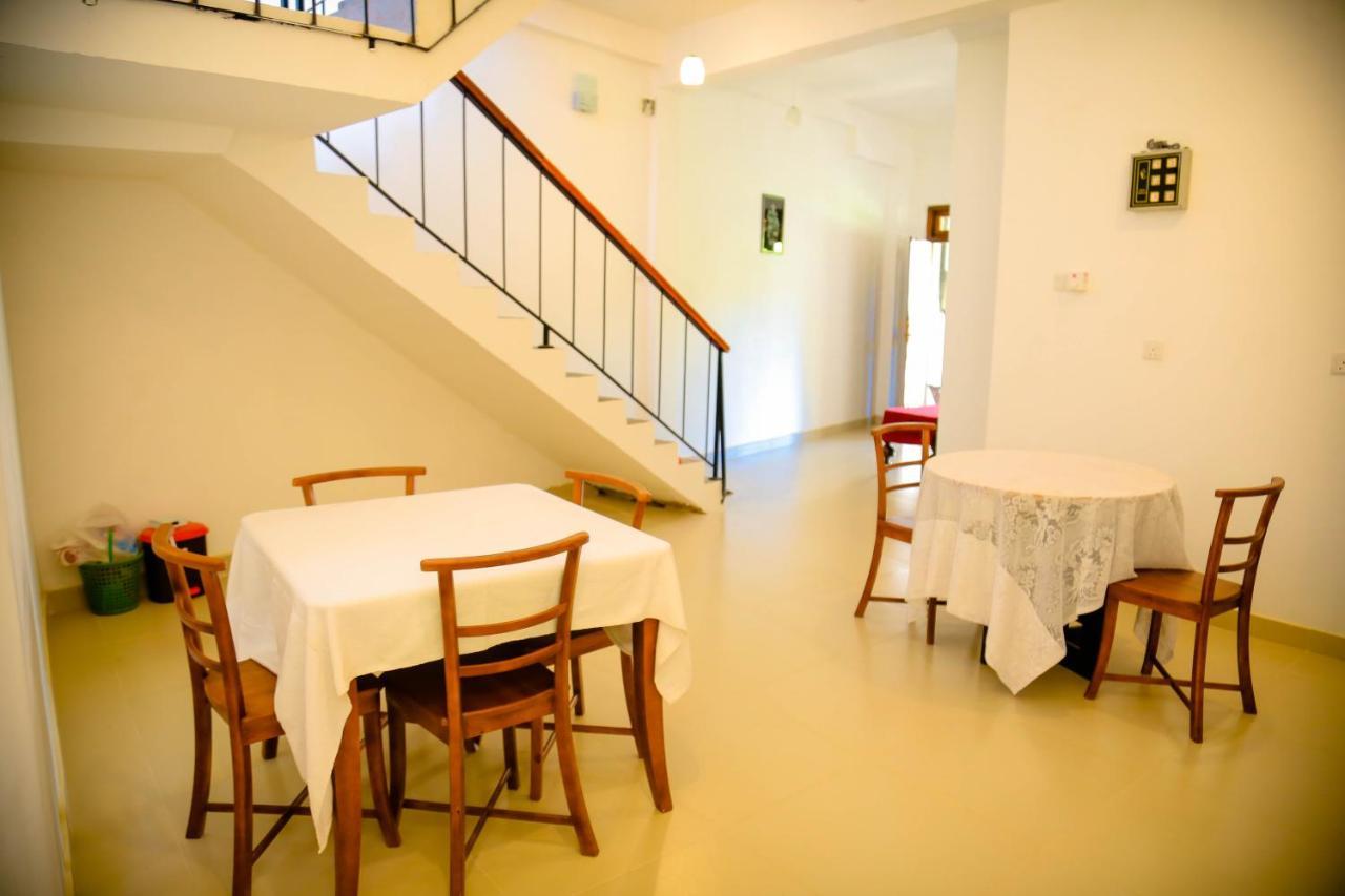 Bed & Breakfast White