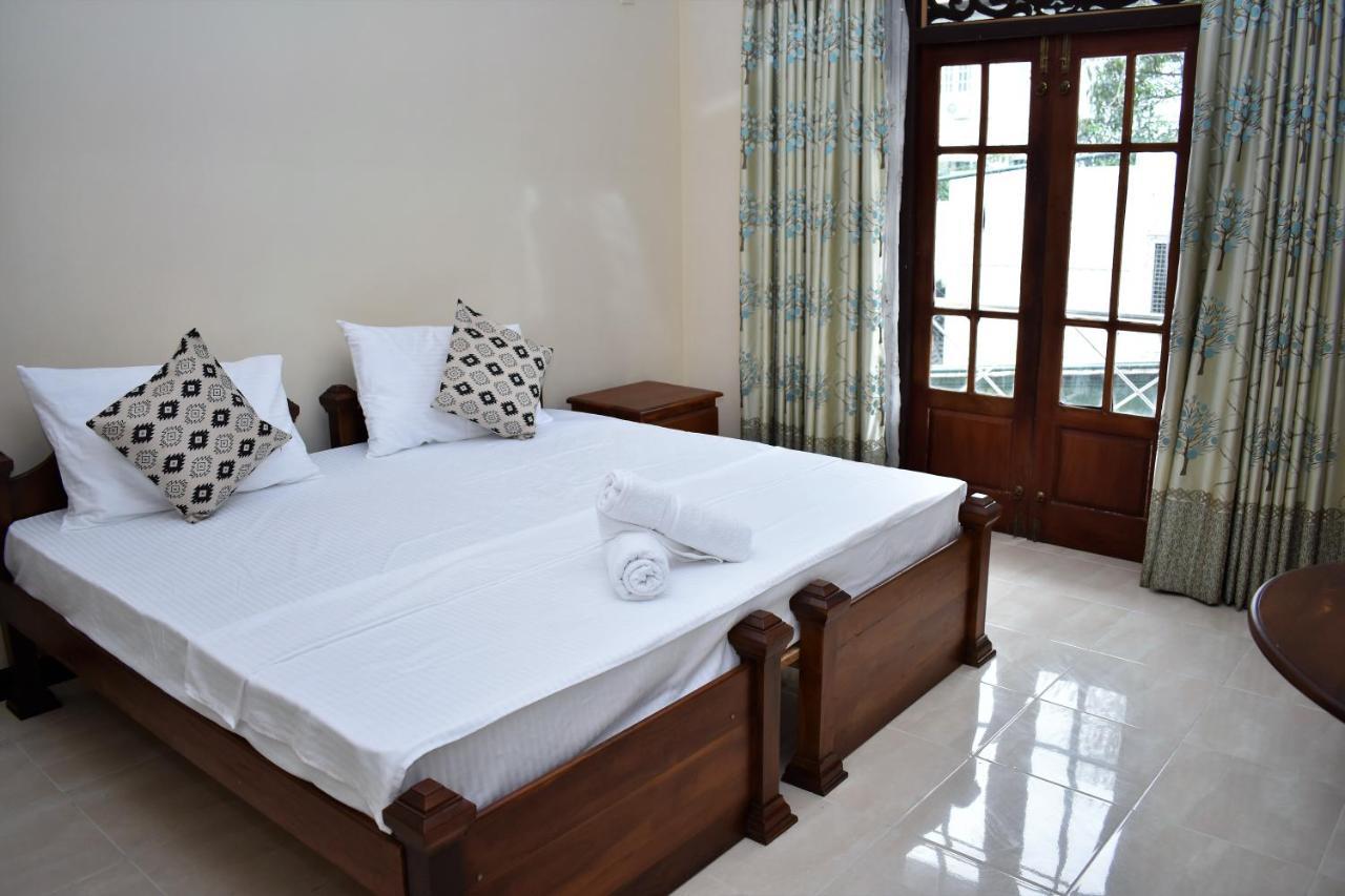 Calm * Kandy