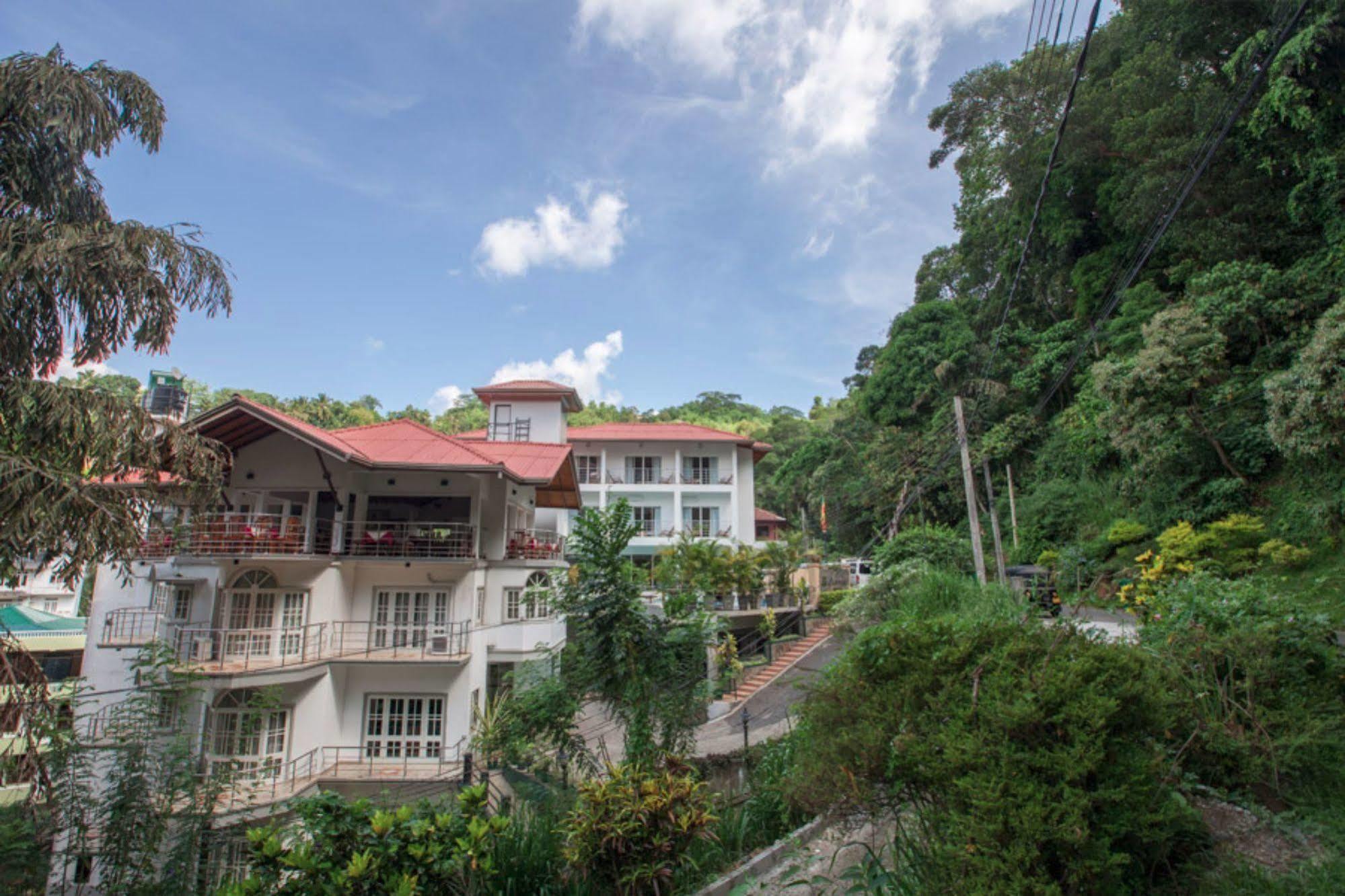 Senani 4* Kandy