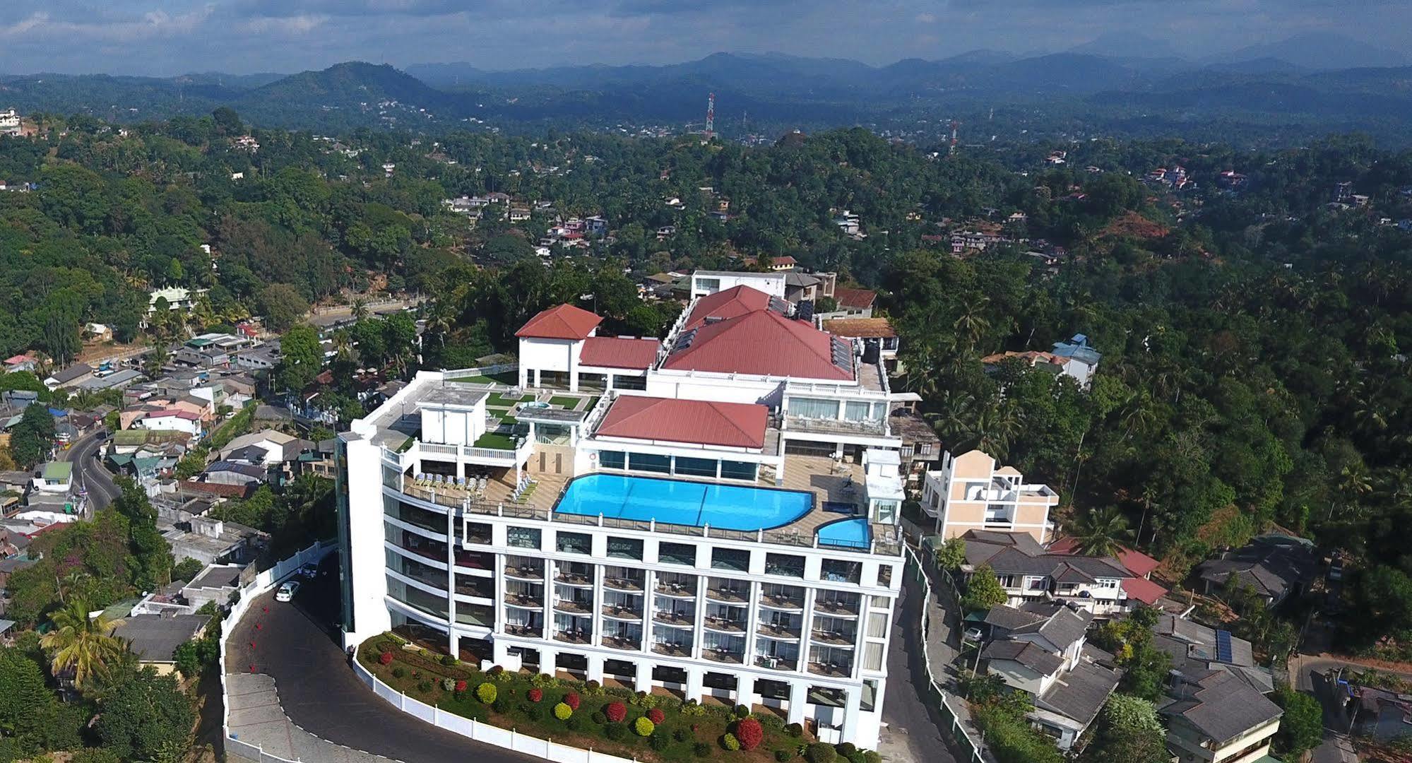 Hotel The Grand Kandyan 5*