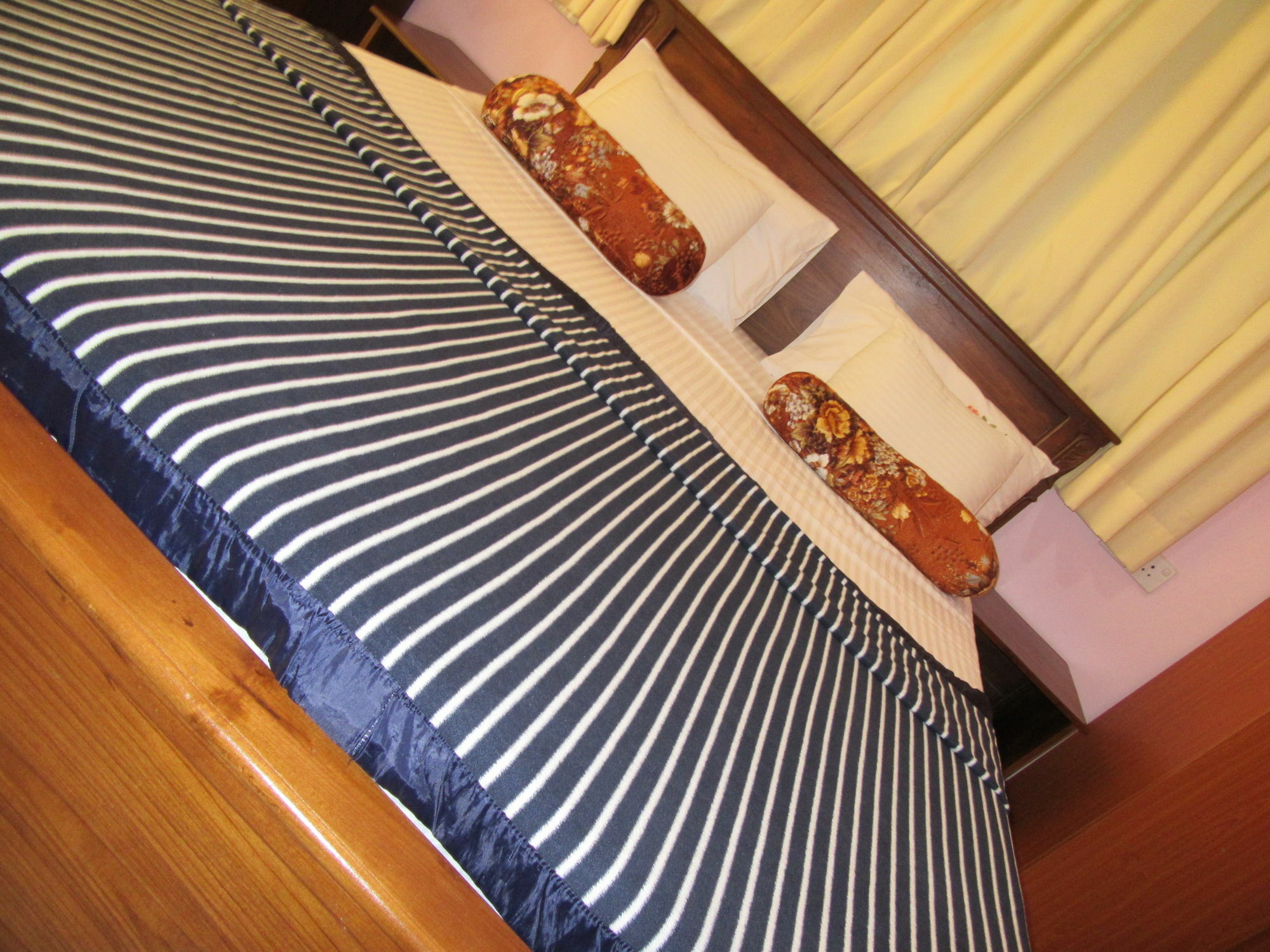 Ceyloni Residency Hotel