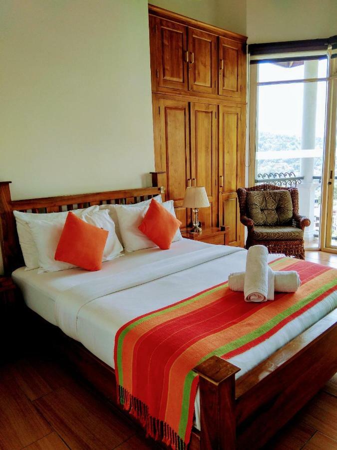36 Bed & Breakfast *