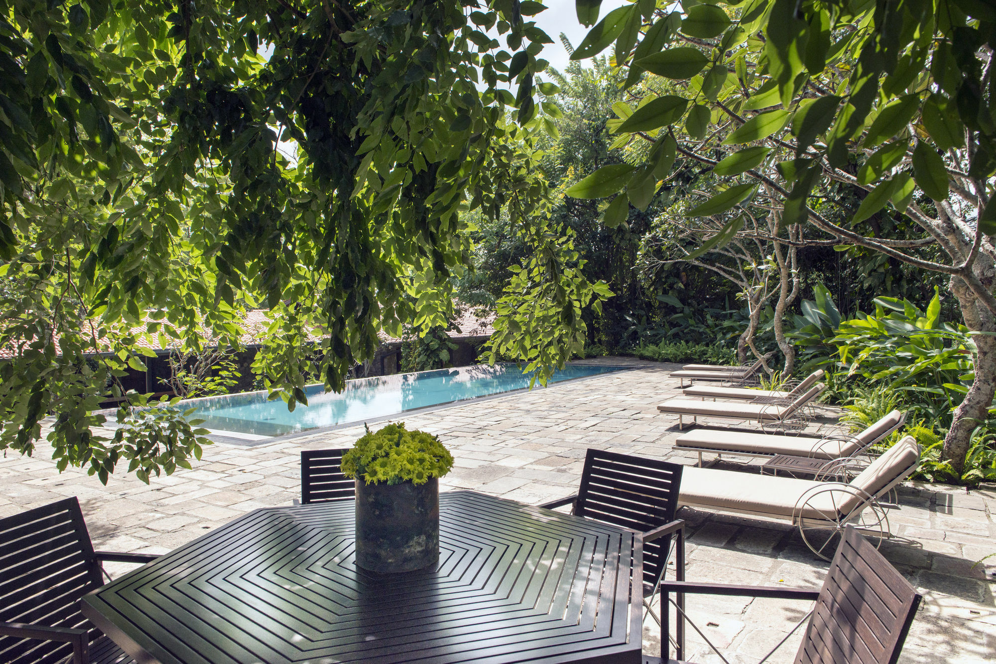 Stone House, Hotel